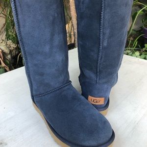 UGG Treadlite by UGG Boots size 7.  Suede Light weight boots.